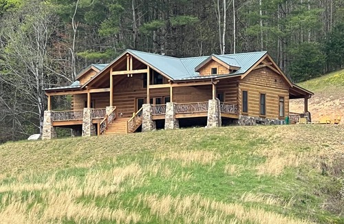 Elk Park Cabin | Serene 3-bedroom cabin in Elk Park perfect for relaxing getaways