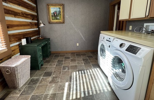 Irvine Cabin | Serene, beautiful views w/ hot tub, fully equipped-20 minutes to Attractions