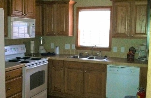 Mount Ida Cottage | Serene Cottage with Pool, Jacuzzi and Lake Views in Mount Ida, Arkansas
