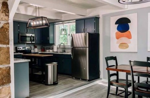 Oakland Cabin | Serene, Family & Dog Friendly Modern Cabin- Less than 15 mins from the Lake
