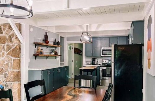 Oakland Cabin | Serene, Family & Dog Friendly Modern Cabin- Less than 15 mins from the Lake