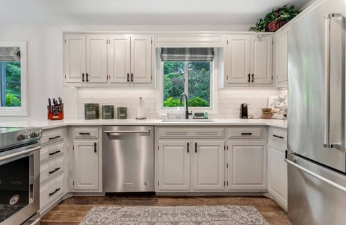 Frank Cottage | Serenitee Cottage at Mountain Glen Community- Newland, NC GOLF and Pickle Ball!
