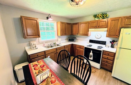 Roan Mountain Cottage | Serenity and Seclusion in Roan Mountain, TN
