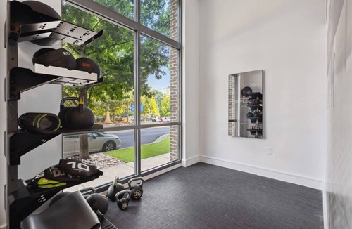 Cherry Apartment | Serenity in the City: Pool & Parking