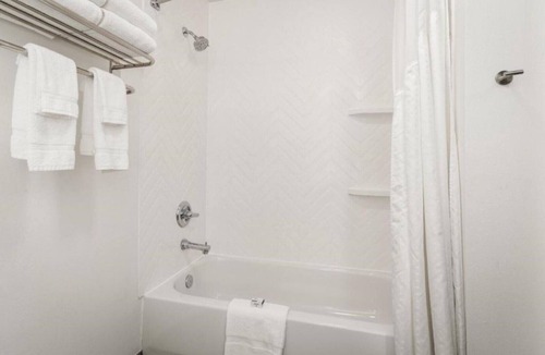 Bothell House | Set within green surroundings, stay with us !