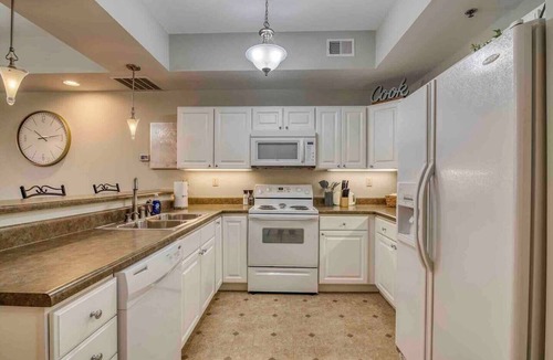 Bluff City Condo | Shifting Gears to Comfort -2BR/2BA @BMS, Elevator