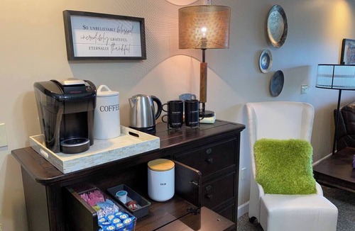 Bluff City Condo | Shifting Gears to Comfort -2BR/2BA @BMS, Elevator