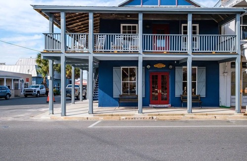 Cedar Key Apartment | Ship Style Luxury Downtown, Boat Trailer Parking!