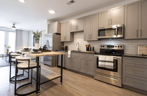 East Walnut HIlls Apartment | Shop & Dine Nearby! Cozy Cincy Condo Awaits