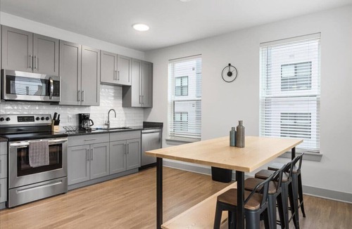 East Walnut HIlls Apartment | Shop & Dine Nearby! Cozy Cincy Condo Awaits