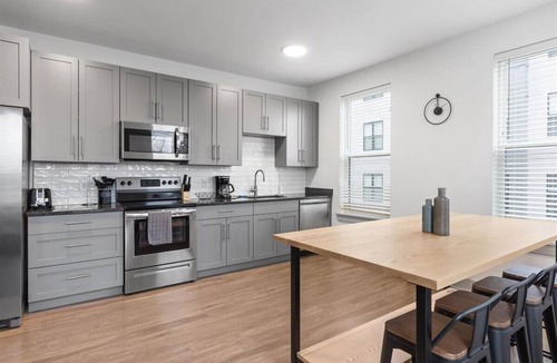 East Walnut HIlls Apartment | Shop & Dine Nearby! Cozy Cincy Condo Awaits