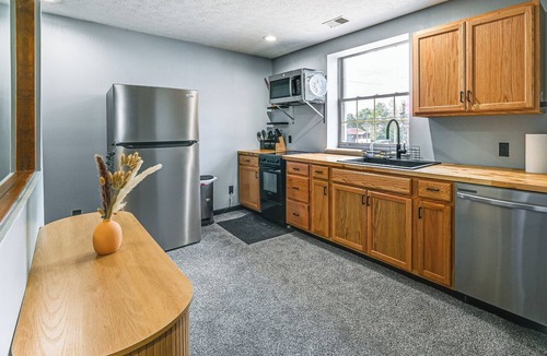 Parkersburg Condo | Shop & Stroll! Central Parkersburg Stay Near Dtwn
