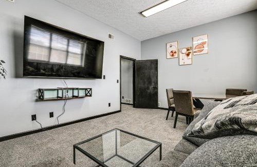 Parkersburg House | Shop & Stroll! Central Parkersburg Stay Near Dtwn