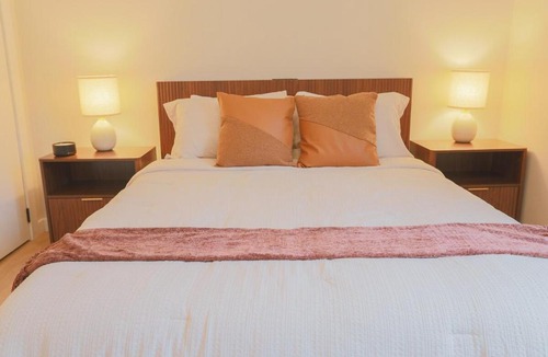 Malletts Bay Apartment | Shoreline Scandi Suite - Townhouse Near Trails