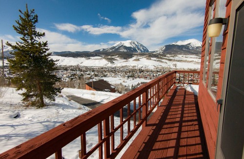 Silverthorne Cabin | Silverthorne Mountain Cabin Views and Deck - 2br