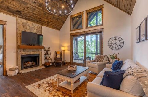 Elk Park House | Sip Sip Hooray at Eagles Nest