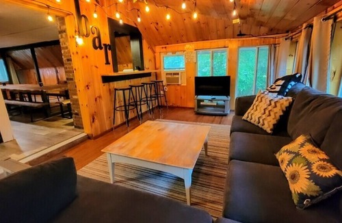 Bethlehem Cottage | Ski Bethlehem A-Frame with River Access Bring Dogs!