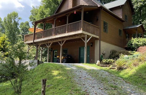 Brevard House | Sky Dog Pet Friendly Home Dupont Brevard Hiking Mountain Biking Porch Waterfalls