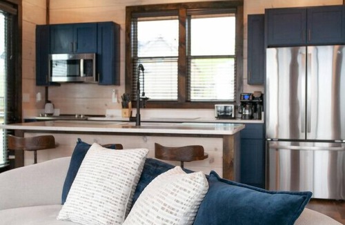 Sevierville Cabin | Sky's the Limit - w/View+Pool+HotTub+Games+MORE!