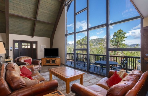 Carriage Hills House | Sky View In The Rockies - Ev #3473 3 Bedroom Home by RedAwning