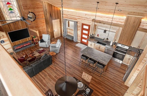 Frenchburg Cabin | Skybox Cabin - Panoramic Gorge Views + Hot Tub