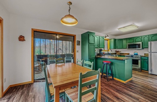 Berkeley Springs House | Skyefall Mountain Retreat: Hot Tub, Fire Pit & Wooded Views | Great for Families