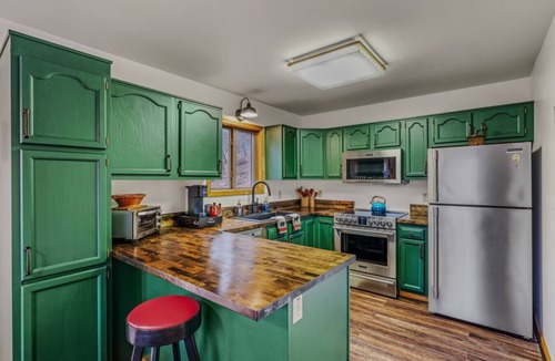 Berkeley Springs House | Skyefall Mountain Retreat: Hot Tub, Fire Pit & Wooded Views | Great for Families