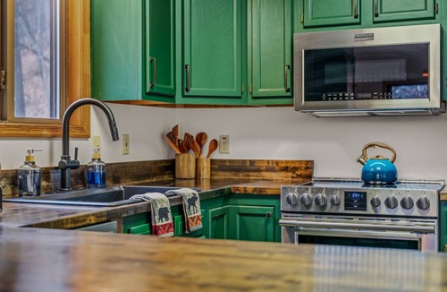 Berkeley Springs House | Skyefall Mountain Retreat: Hot Tub, Fire Pit & Wooded Views | Great for Families
