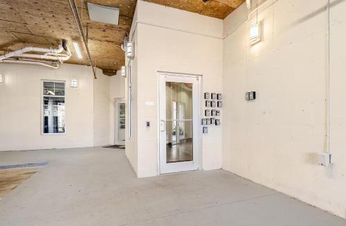 Fourth Ward Apartment | Skyline Serenity- Gym, Walk to Bars and Restaurants