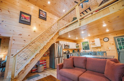 Stanton Cabin | Skyward Chalet – Hot Tub, Fire Pit + Deck RRG