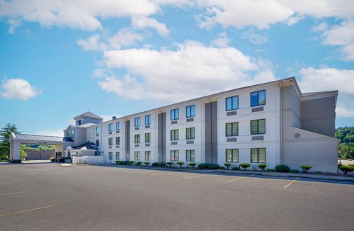 Cross Lanes Hotel | Sleep Inn & Suites Cross Lanes - South Charleston