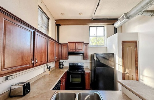 Springfield Apartment | Sleepover | Ideal 2BD/1BA Condo - Downtown SGF