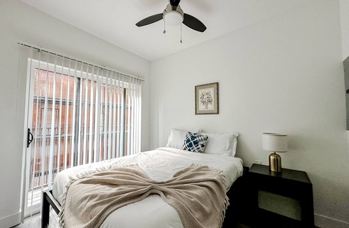 West Central Apartment | Sleepover: Spacious 1BD/1BA - Downtown Springfield