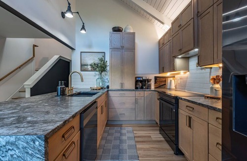 Sugar Mountain House | Sleeps 10~Stunning Views~Private Sauna~Fireplace