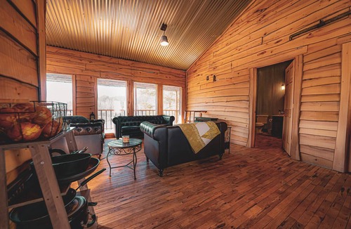 Lynx Cabin | Sleeps 12| Private Bathroom | Stunning Views
