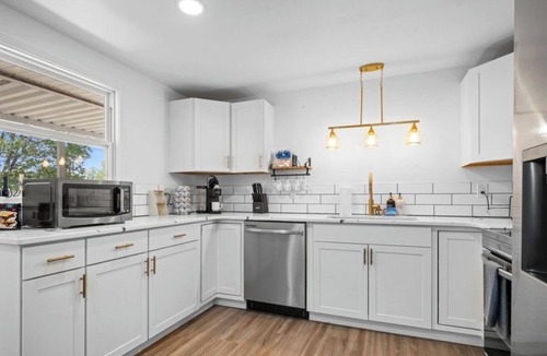 Summerlee House | Sleeps 16 Hot Tub Egg Chairs Pool Table 4 bedroom Near New River Gorge