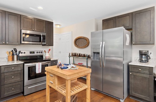 Asheville House | Sleeps 20, Entire Duplex | Private Patio | 6 Minutes to Downtown Asheville