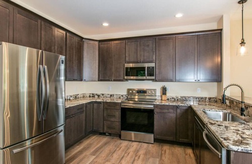 Black Mountain Cottage | SLEEPS 20/HOT TUB/ARCADE GAME/FOOSBALL/CORNHOLE