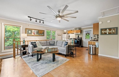 Brevard House | Sleeps 8 | Firepit | Hot Tub | Private Lake Access