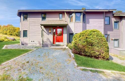 North Troy Apartment | Slopeside 903