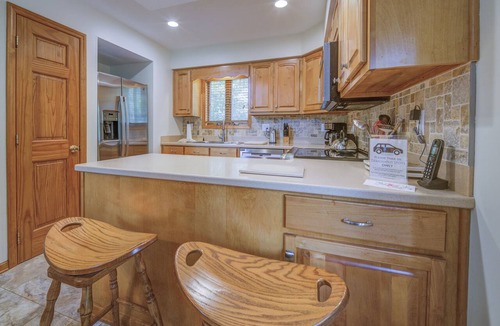 Blowing Rock Condo | Smokies 4 | Fireplace, Restaurant, Pool, Spa