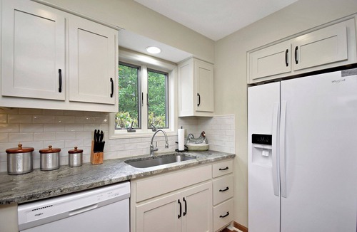 Blowing Rock Condo | Smokies 6 | Fireplace, Restaurant, Pool, Spa