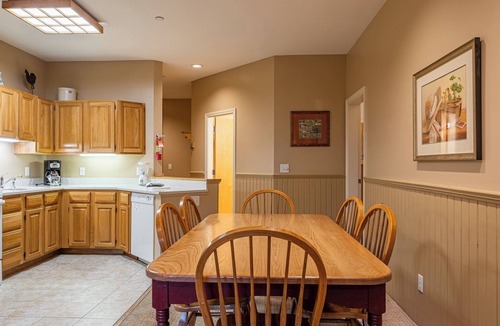 Jeffersonville Condo | Smugglers Notch | Ski Escape | Pools & Slopes | 3BR Sleeps 10