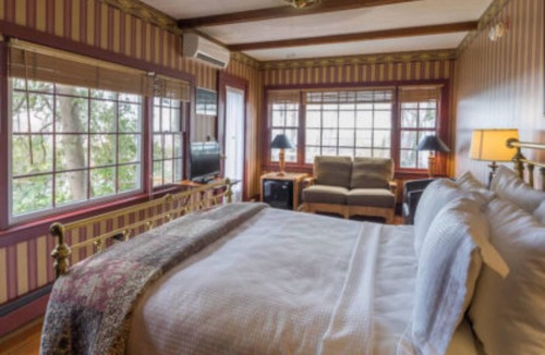 Provincetown Bed & Breakfast | Snug Cottage