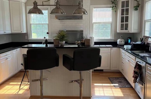 Woodbine House | Soothing 1-one 700 square feet studio in lovely Woodbine