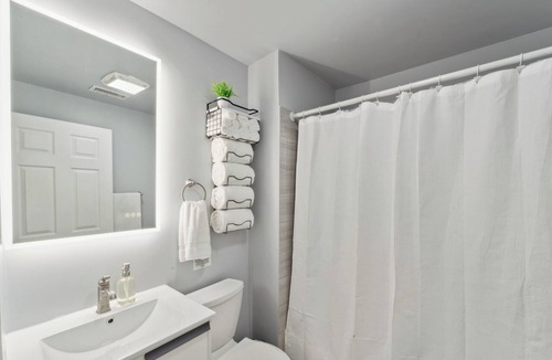 New Haven Apartment | Spa Inspired - 3BR Comfort Suite - Near Yale