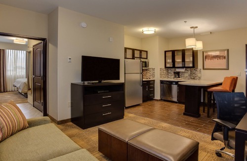 Johnson City Apartment | Spacious 1BR Suite w/Kitchen | Breakfast & Pool
