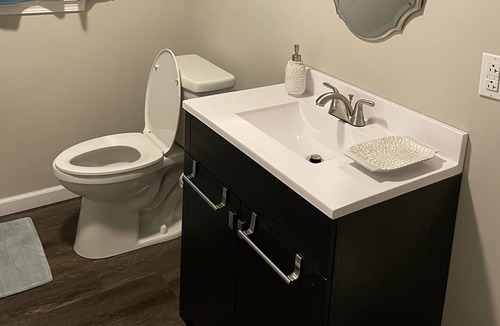 Cross Lanes Apartment | Spacious 2-bedroom apartment in convenient Cross Lanes with WiFi, AC