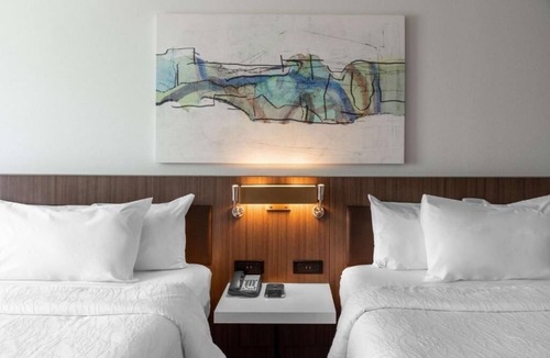 North Little Rock Hotel | Spacious 2-Queen Bed Unit w/Indoor Pool Near Historic Old Mill