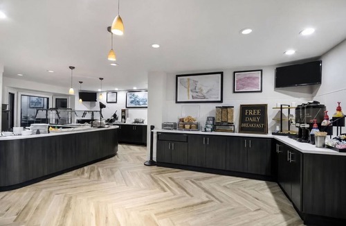 Maumee Apartment | Spacious 2BR King Suite | Pool & Free Breakfast